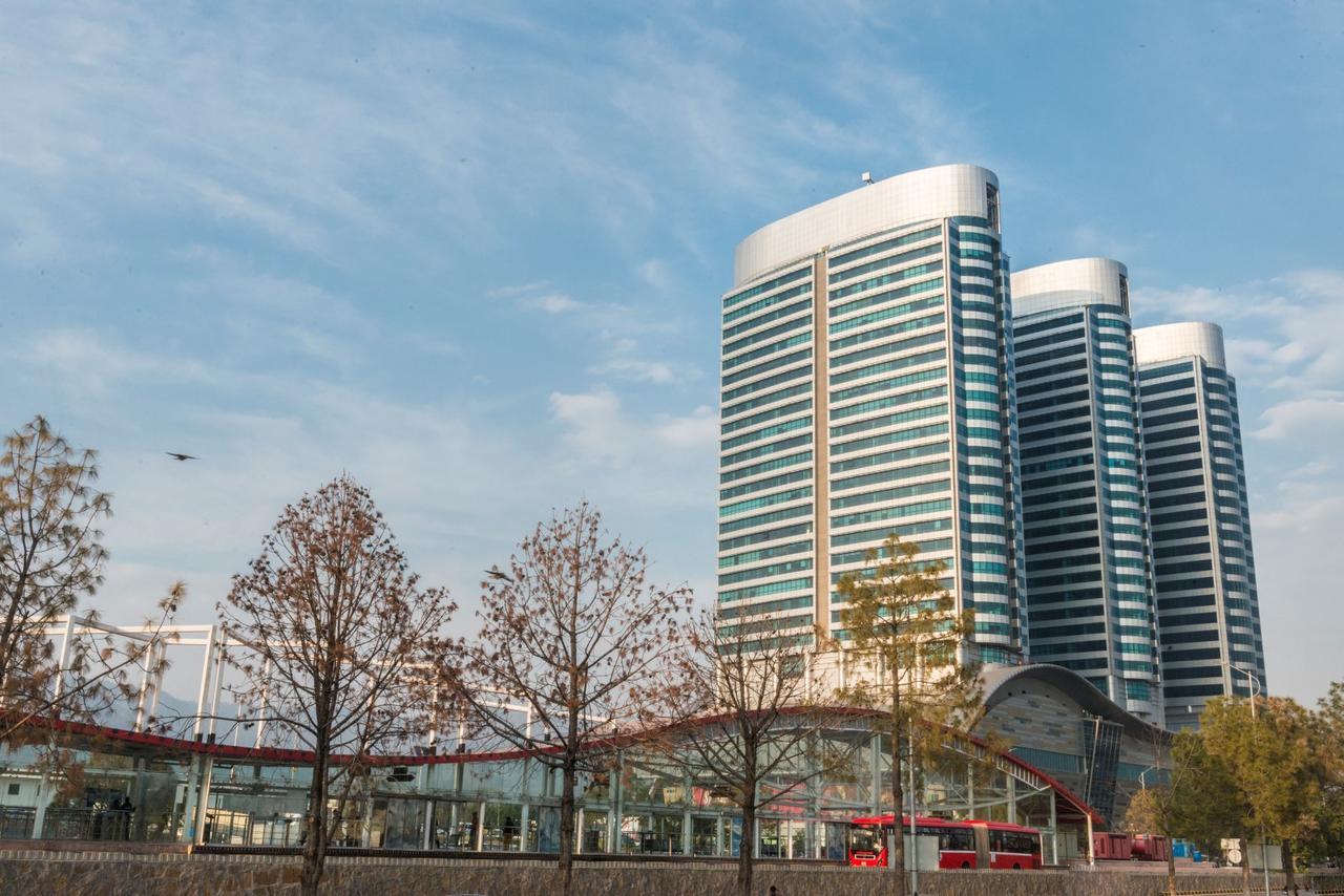 Centaurus Hotel Suites Islámábád Exteriér fotografie